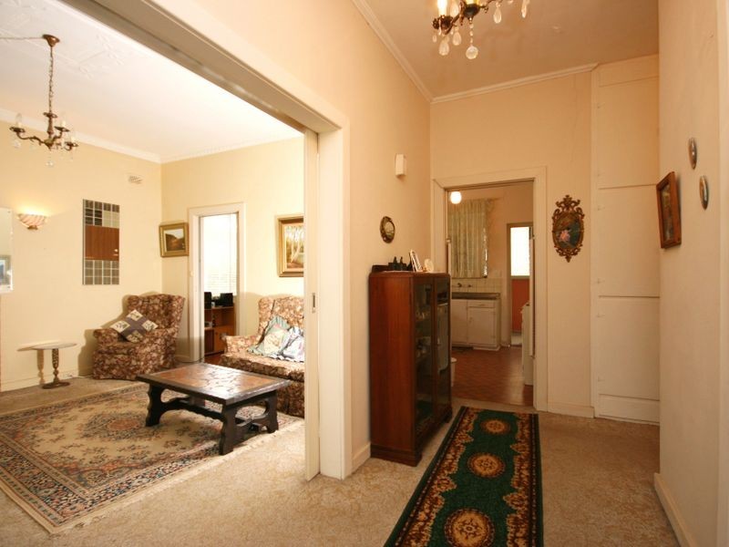 4 Neville Avenue, Clarence Gardens SA 5039