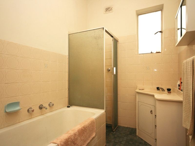 4 Neville Avenue, Clarence Gardens SA 5039