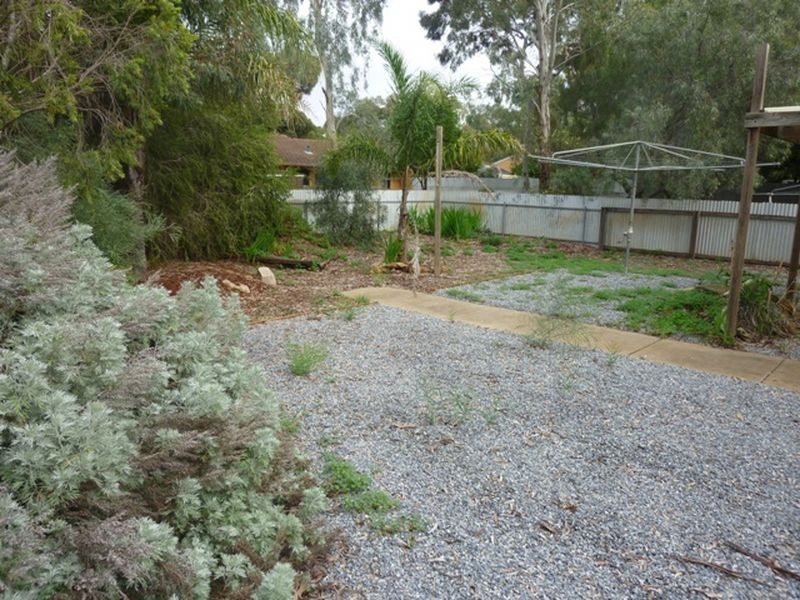 10 Woodcock Crescent, Para Hills West SA 5096