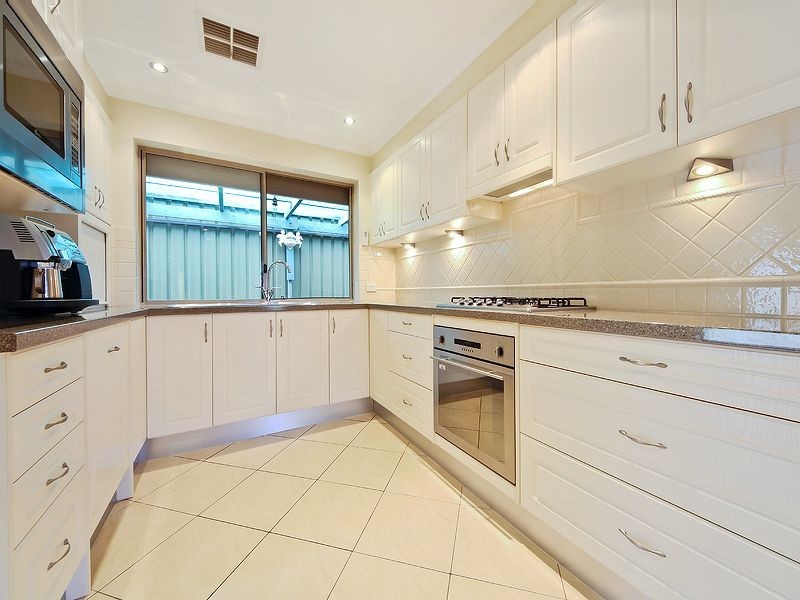11 Hedgerow Drive, Gulfview Heights SA 5096