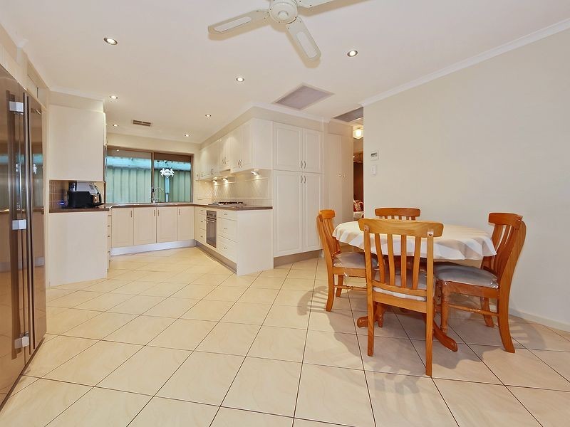 11 Hedgerow Drive, Gulfview Heights SA 5096