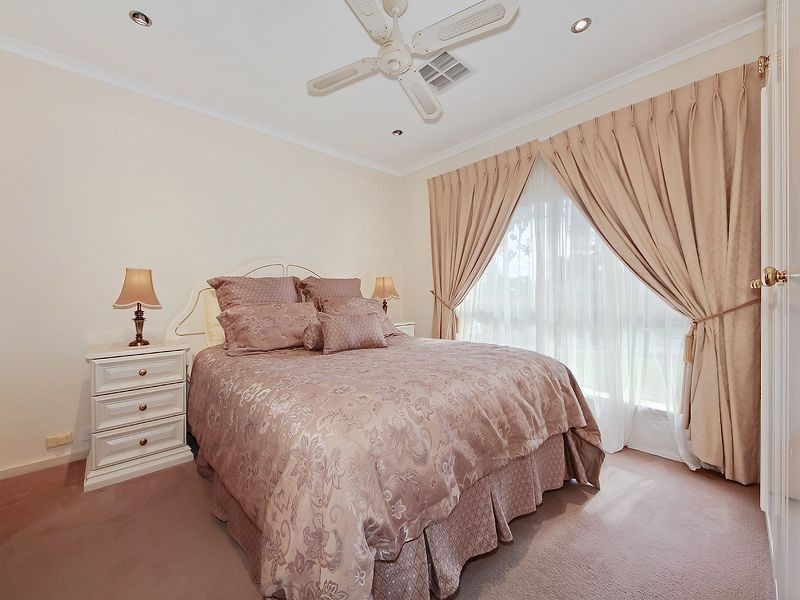 11 Hedgerow Drive, Gulfview Heights SA 5096