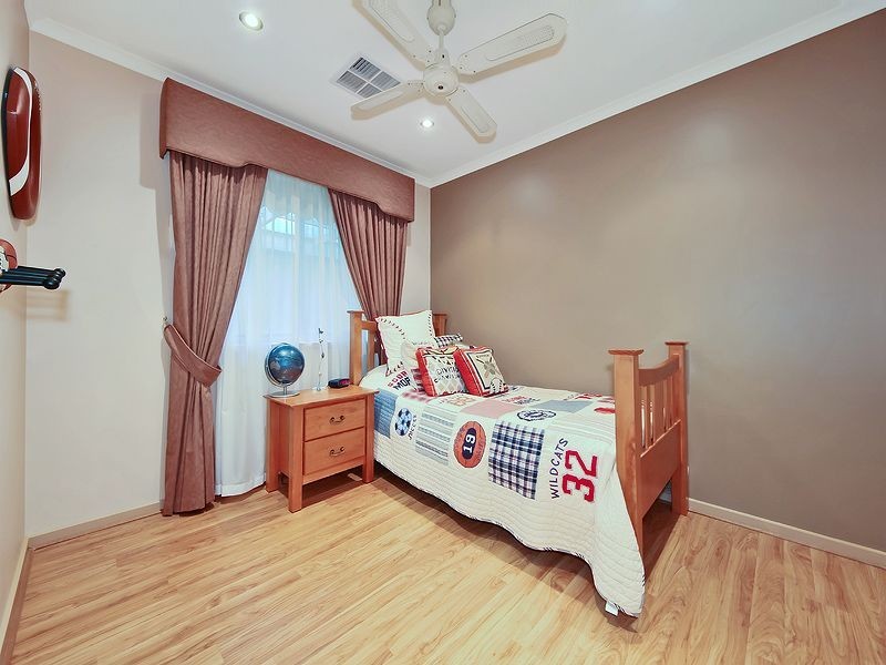 11 Hedgerow Drive, Gulfview Heights SA 5096