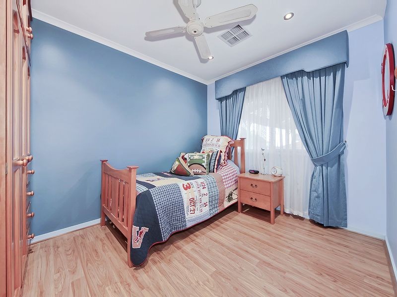 11 Hedgerow Drive, Gulfview Heights SA 5096