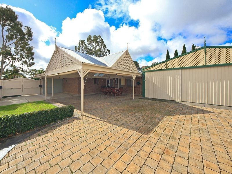 11 Hedgerow Drive, Gulfview Heights SA 5096