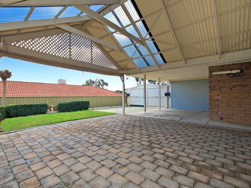 11 Hedgerow Drive, Gulfview Heights SA 5096