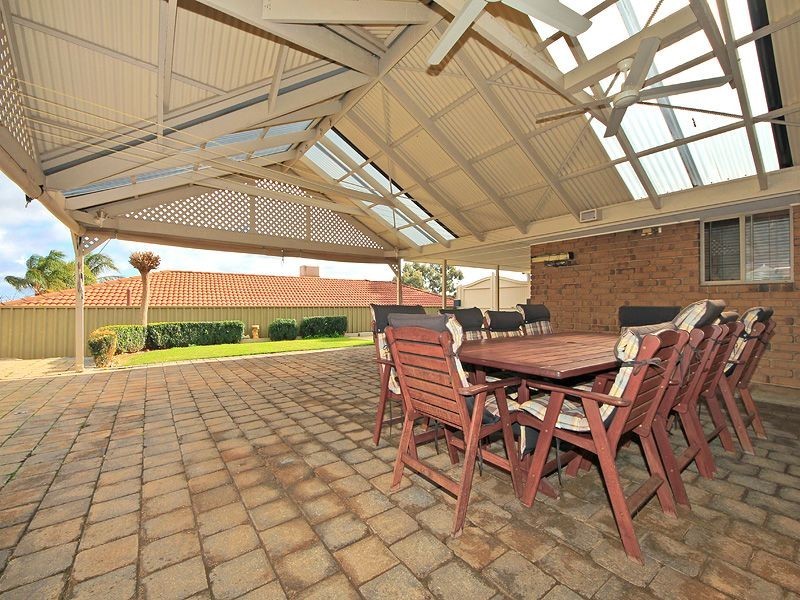 11 Hedgerow Drive, Gulfview Heights SA 5096