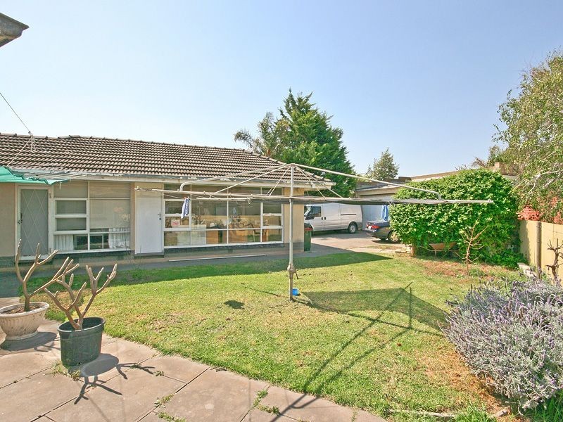 18 Brooklyn Ave, Glenelg North SA 5045