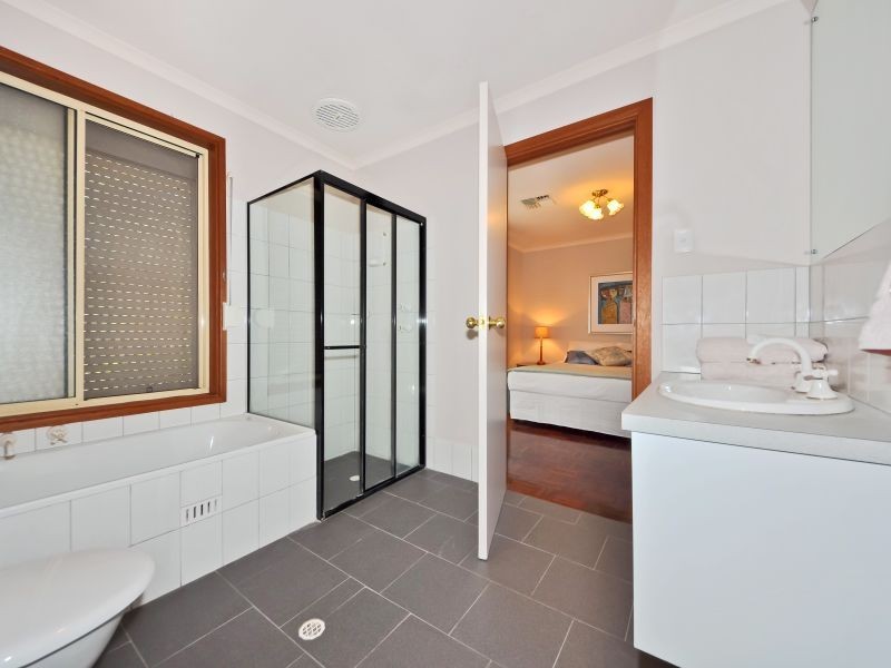 6 Harmer Court, Wynn Vale SA 5127
