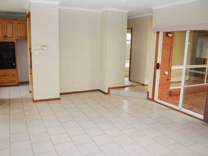 21 Christiana Cres, Wynn Vale SA 5127