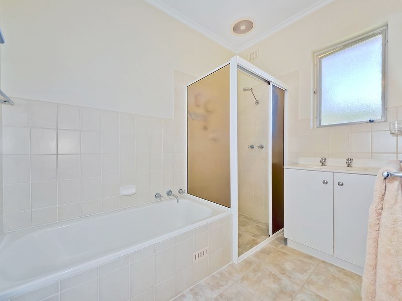 21 Montrose Avenue, Para Hills SA 5096