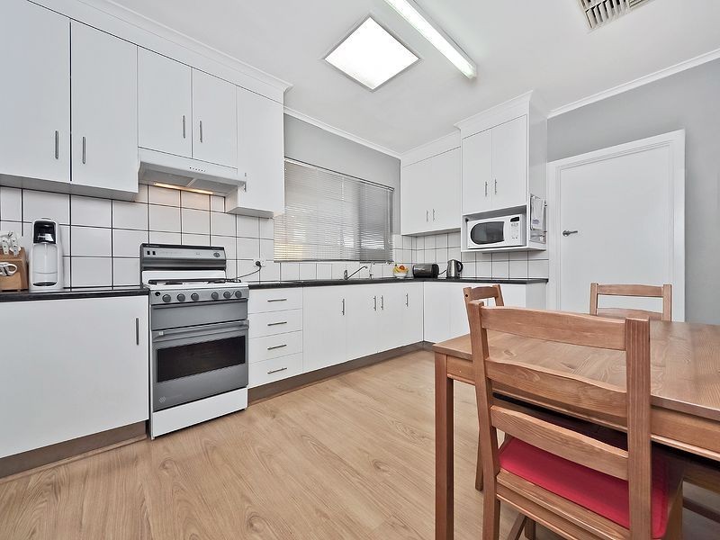 21 Montrose Avenue, Para Hills SA 5096