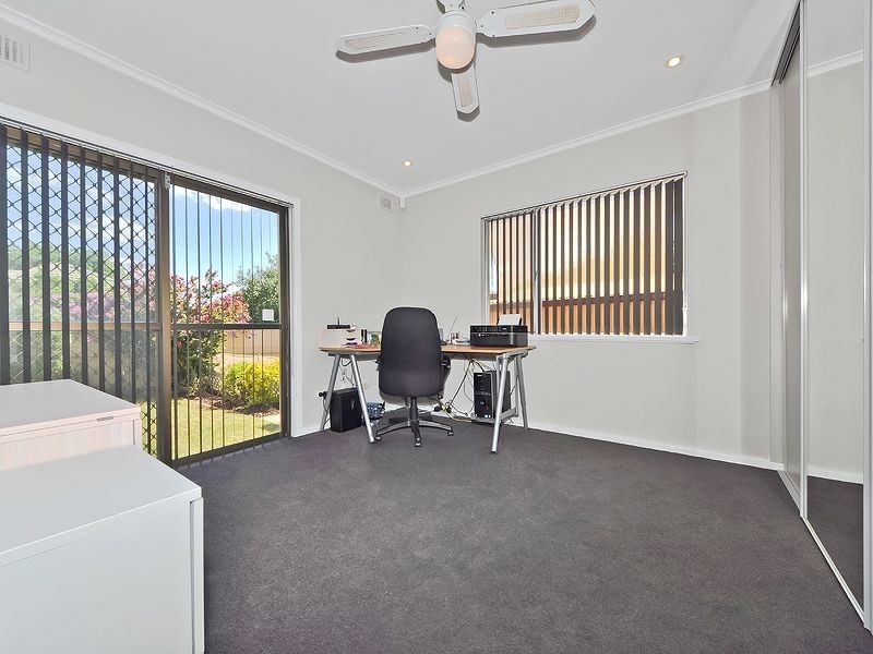 21 Montrose Avenue, Para Hills SA 5096