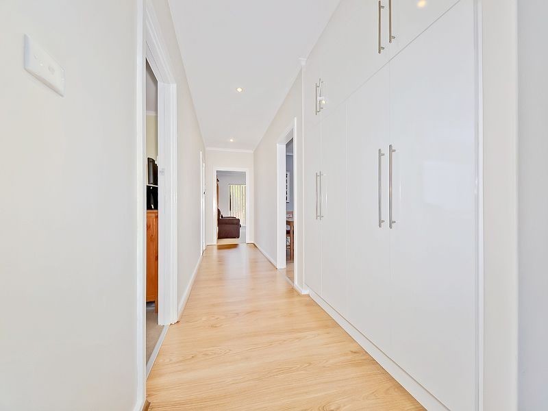 21 Montrose Avenue, Para Hills SA 5096