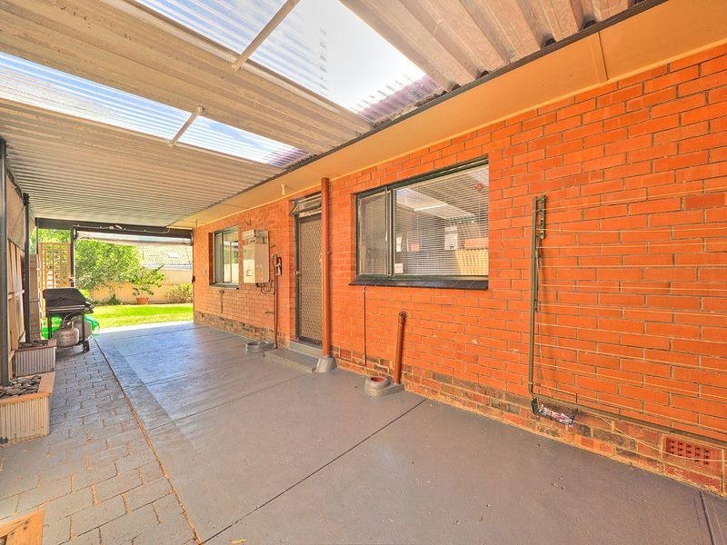 21 Montrose Avenue, Para Hills SA 5096