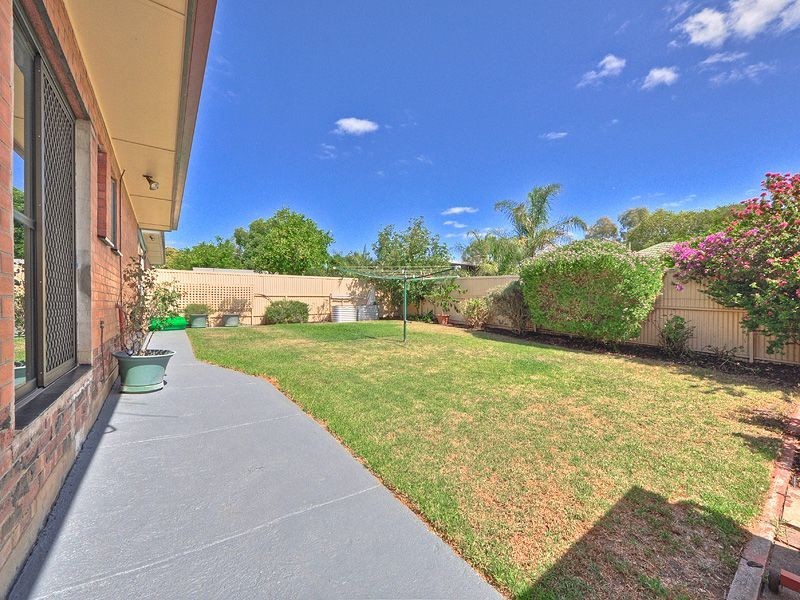 21 Montrose Avenue, Para Hills SA 5096