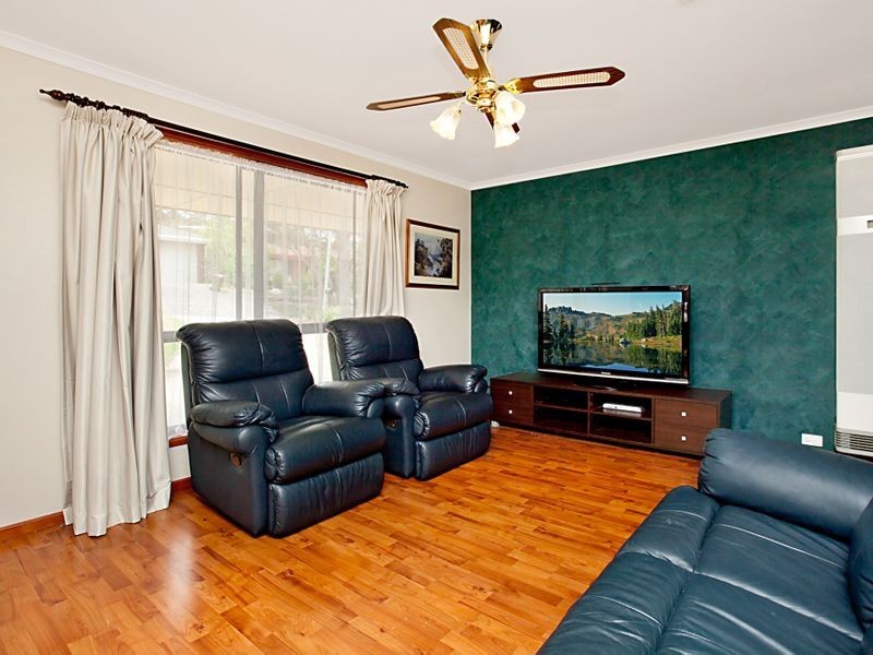 9 Jenolan Crescent, Hillbank SA 5112