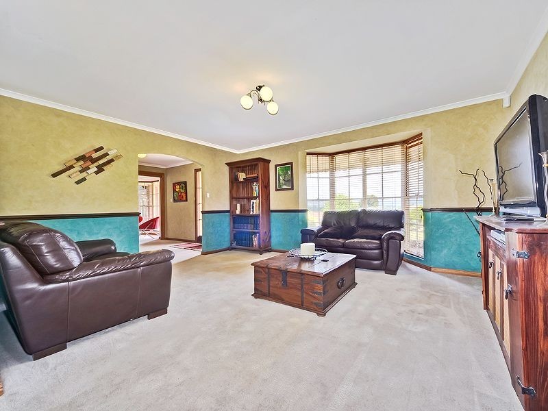 44 Cedric Ave, Redwood Park SA 5097