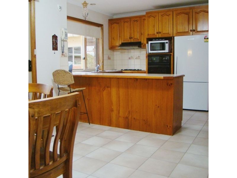 18 Hillcott Ave, Wynn Vale SA 5127