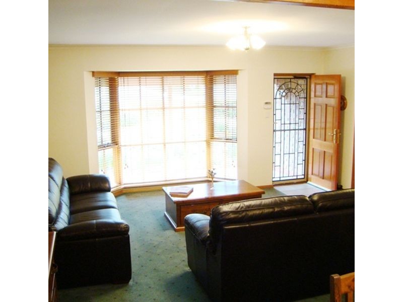 18 Hillcott Ave, Wynn Vale SA 5127