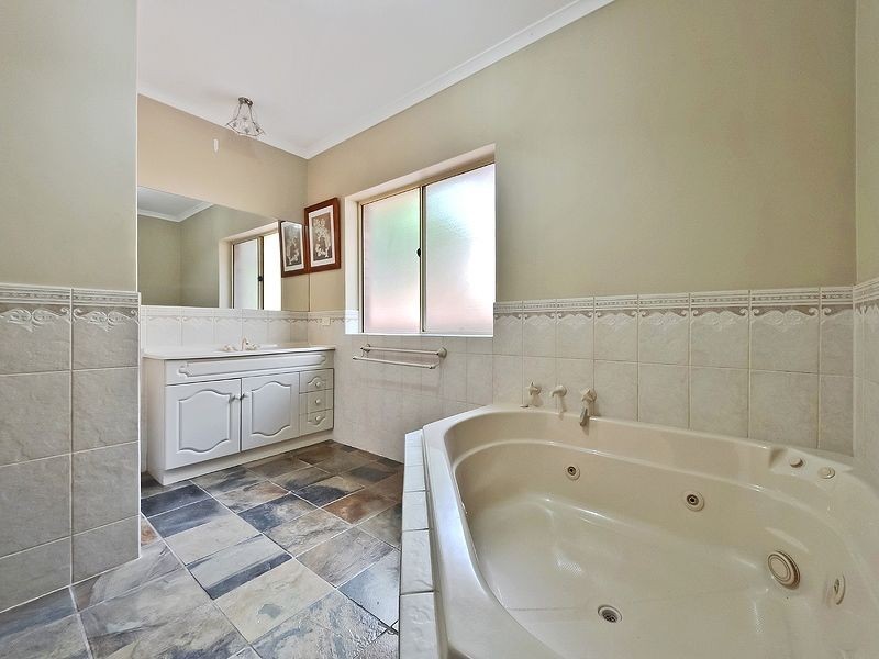 42 Birt Ave, Salisbury Heights SA 5109