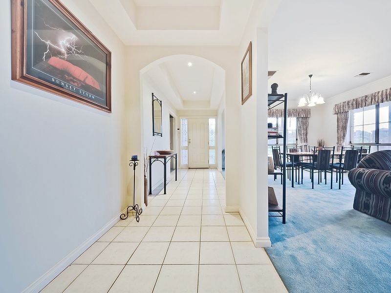 2 Cawrse Ave, Wynn Vale SA 5127