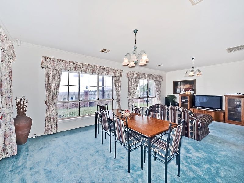 2 Cawrse Ave, Wynn Vale SA 5127