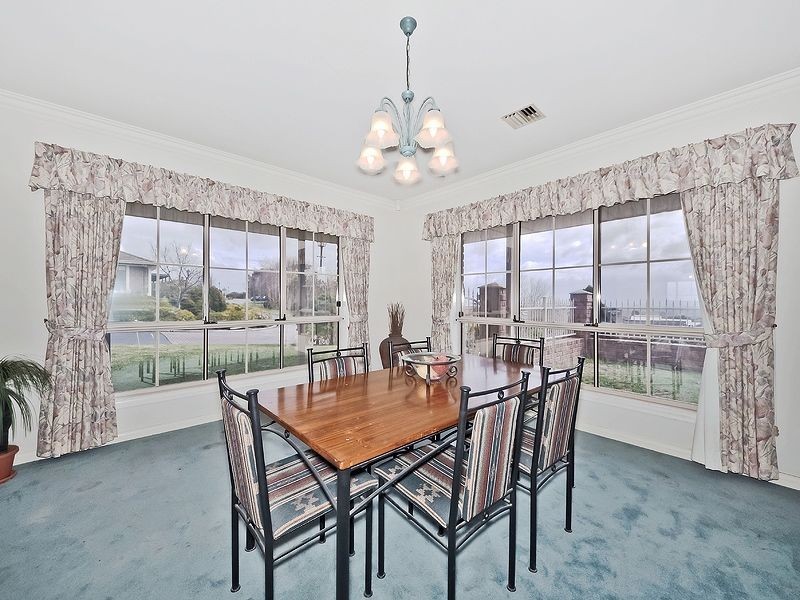 2 Cawrse Ave, Wynn Vale SA 5127