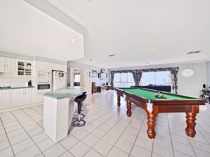 2 Cawrse Ave, Wynn Vale SA 5127