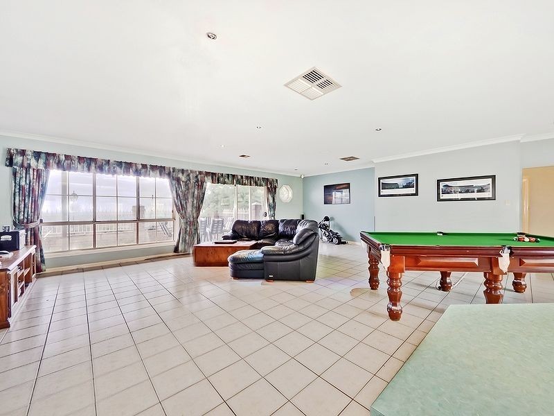 2 Cawrse Ave, Wynn Vale SA 5127