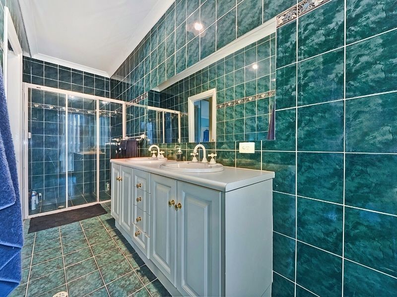 2 Cawrse Ave, Wynn Vale SA 5127