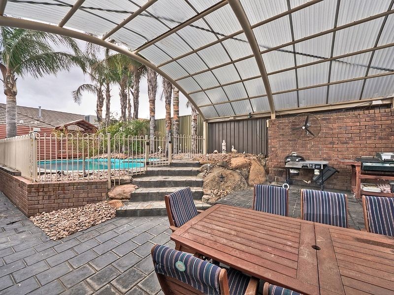 2 Cawrse Ave, Wynn Vale SA 5127