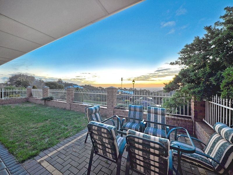 2 Cawrse Ave, Wynn Vale SA 5127