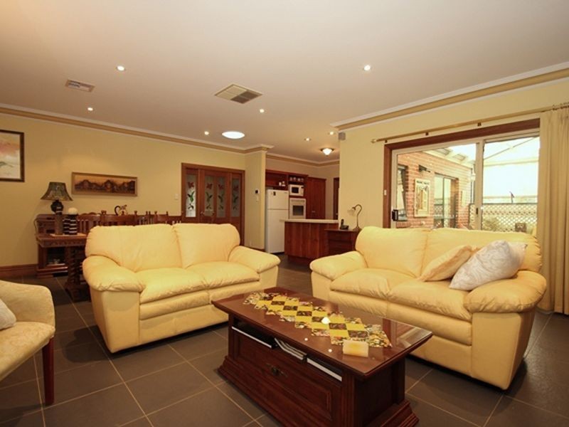 8 Garden Court, Highbury SA 5089