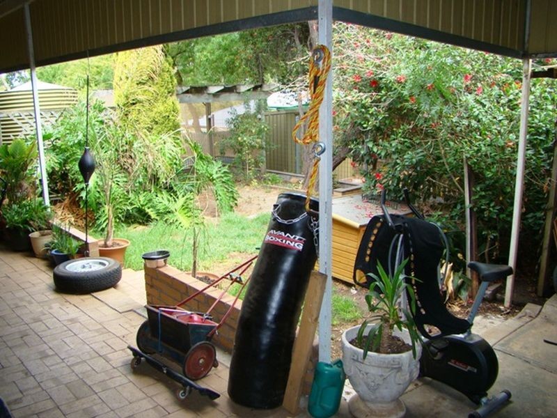 12 Lindsay Street, Highbury SA 5089