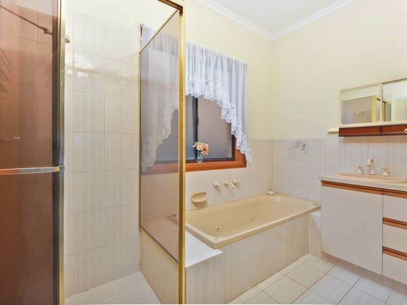 36 Gaylard Crescent, Redwood Park SA 5097