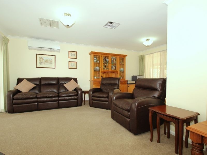 10 Guildford Close, Salisbury Heights SA 5109