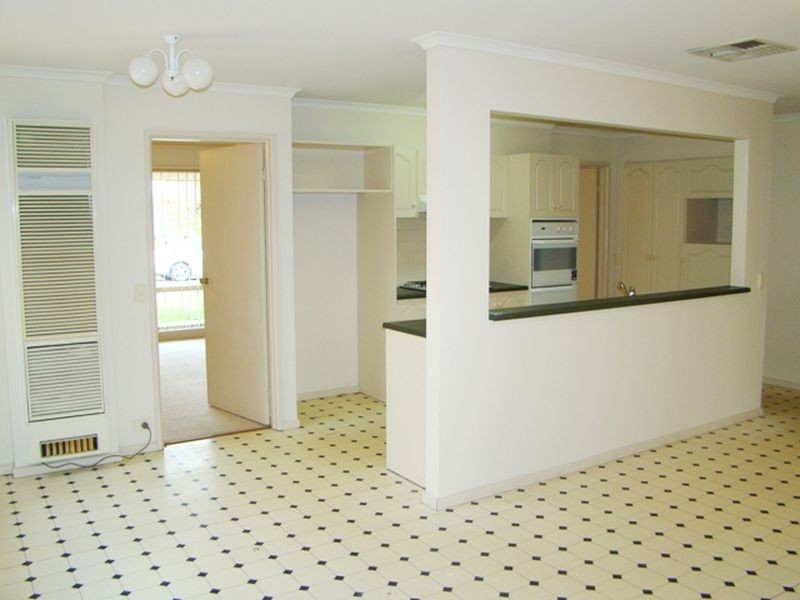 8 Holmeswood Court, Para Hills West SA 5096