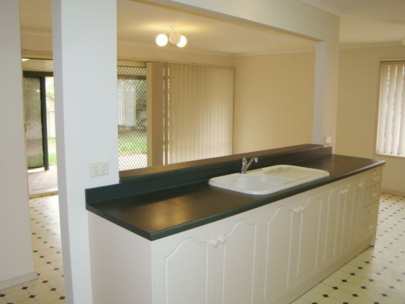 8 Holmeswood Court, Para Hills West SA 5096