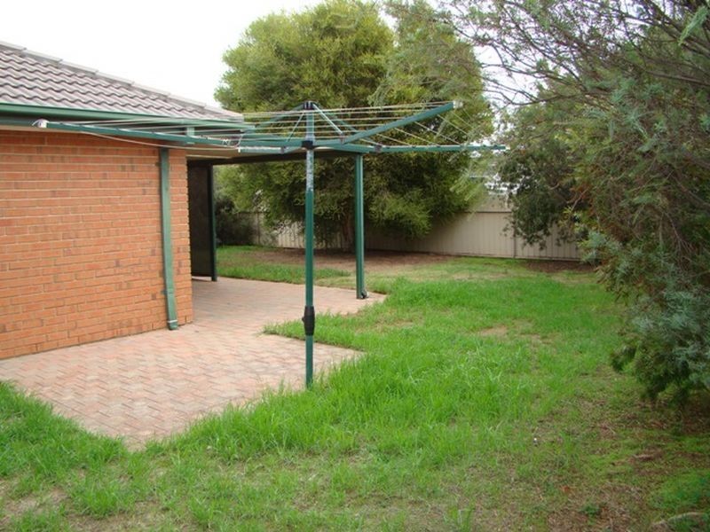 8 Holmeswood Court, Para Hills West SA 5096