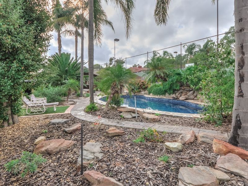 11 Seville Ave, Gulfview Heights SA 5096