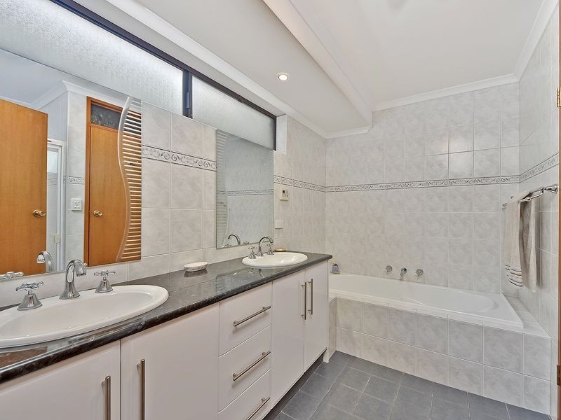 11 Seville Ave, Gulfview Heights SA 5096