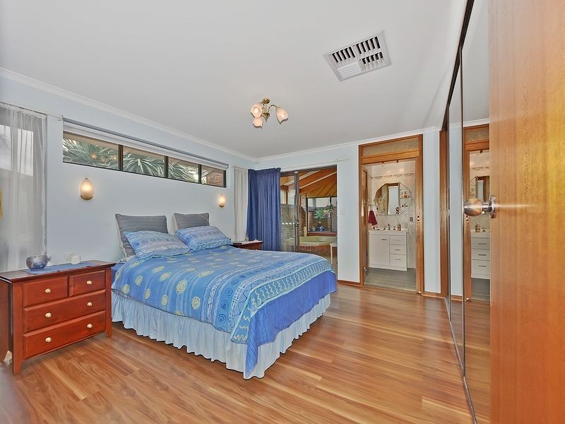 11 Seville Ave, Gulfview Heights SA 5096