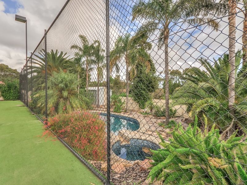 11 Seville Ave, Gulfview Heights SA 5096