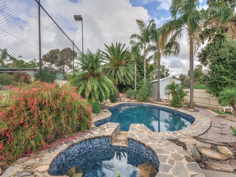 11 Seville Ave, Gulfview Heights SA 5096