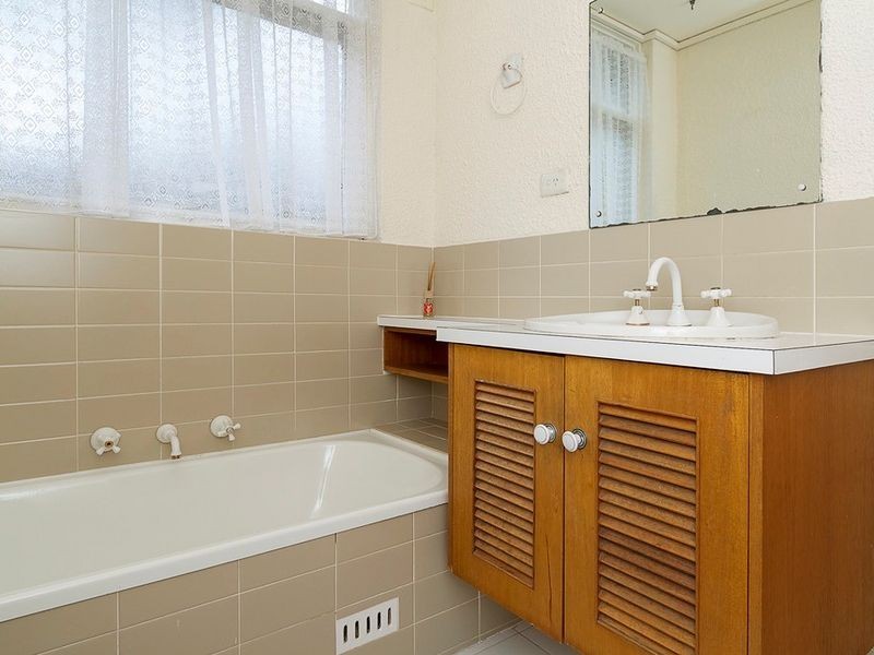 62 Down Drive, Valley View SA 5093