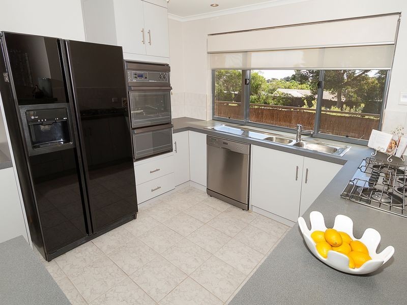 1 Neuville Court, Wynn Vale SA 5127