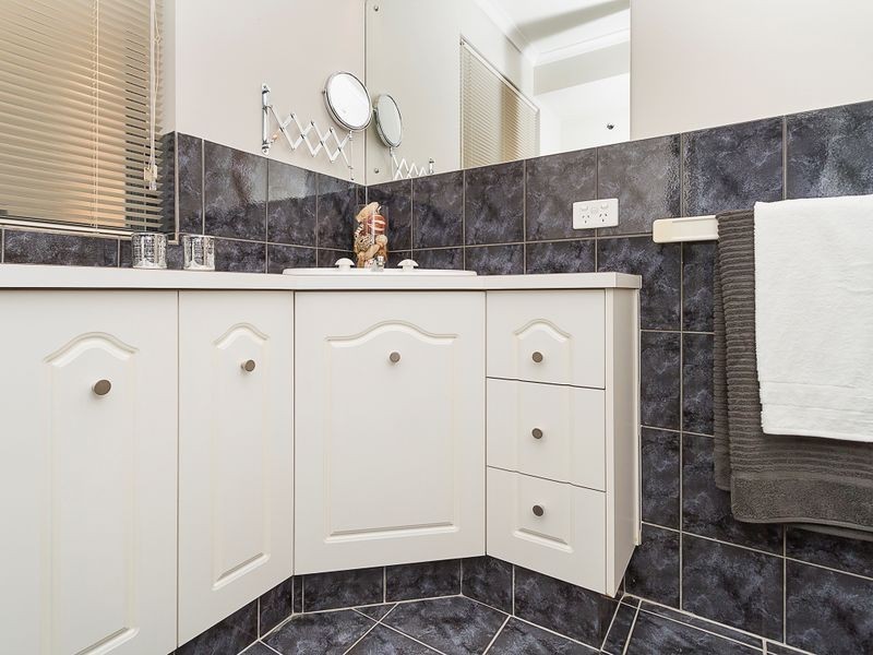 1 Neuville Court, Wynn Vale SA 5127