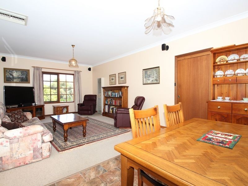 16 Kinnaird Cres, Highbury SA 5089