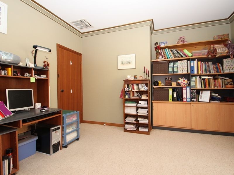 16 Kinnaird Cres, Highbury SA 5089